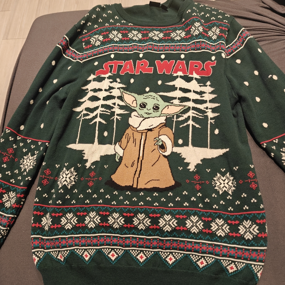 Star Wars Green and White Crewneck Sweater with Holiday Design